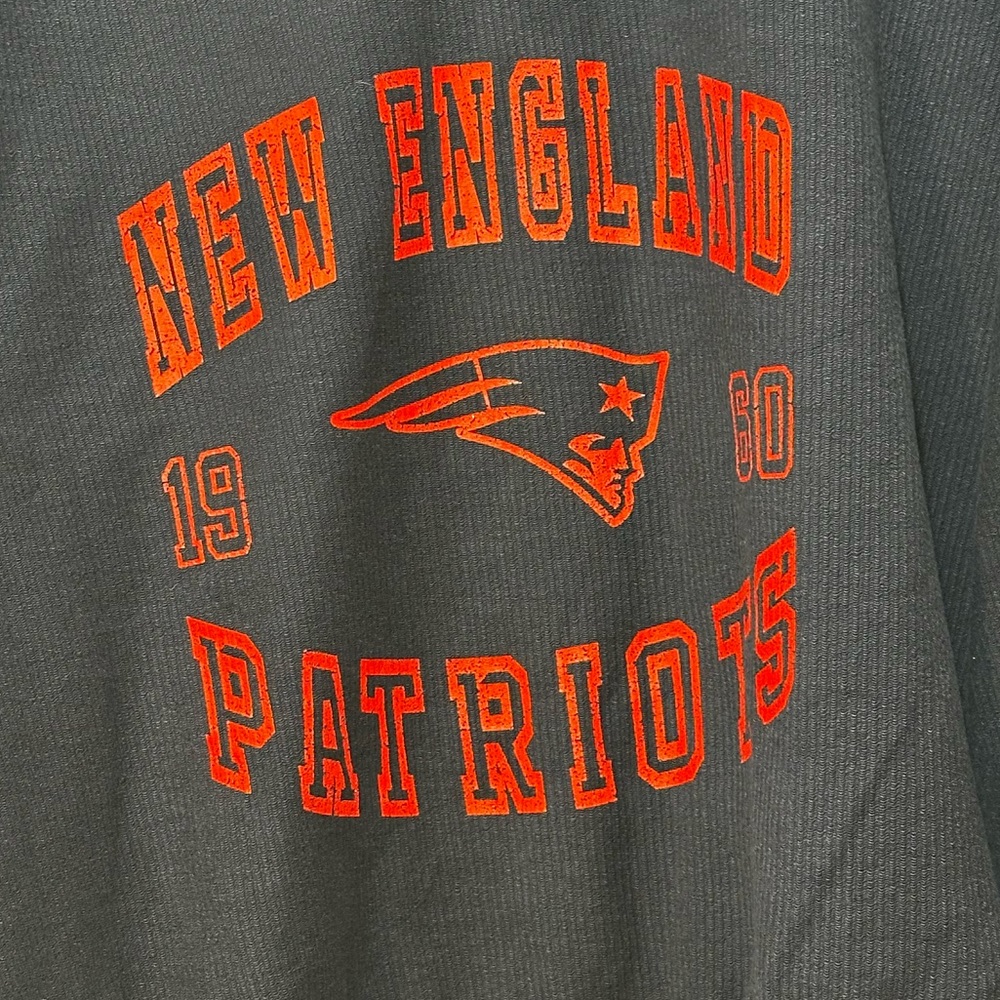 New England Patriots WEAR by Erin Andrew’s Women’s Crop Pullover Sweater - Picture 7 of 10